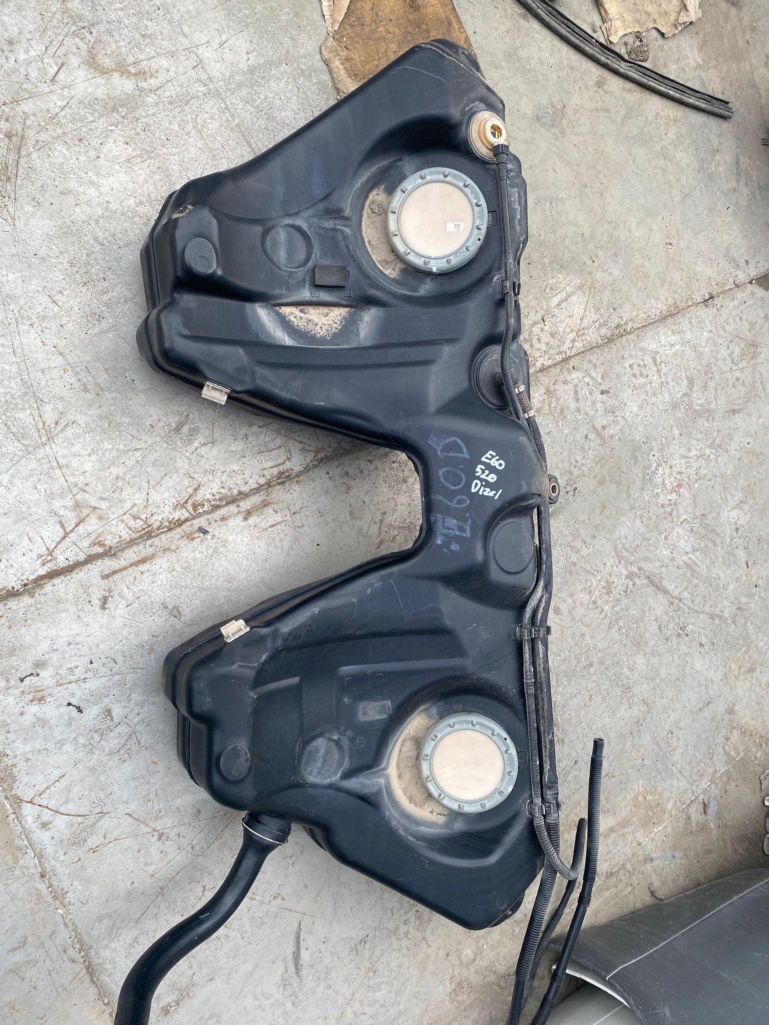 BMW E60 DİZEL YAKIT DEPOSU ORJİNAL ÇIKMA 