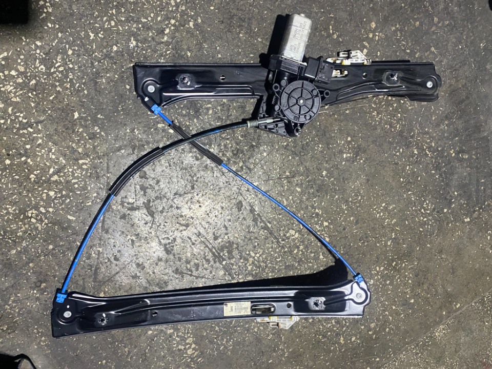 BMW f30 sol ön cam kirkosu 51337281885