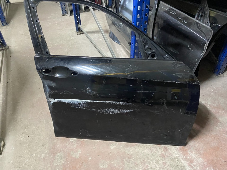 BMW F20 SAG ÖN KAPI SİYAH LOKAL HASARLI