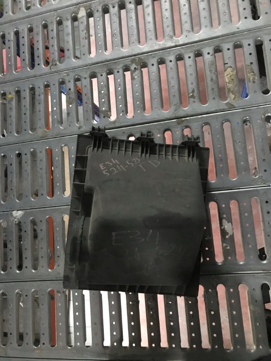 BMW E34 524 TDS E34 525 TDS HAVA FİLTRE KUTUSU ÇIKMA ORJ