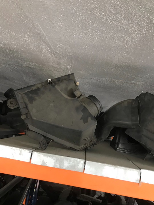BMWE90 DİZ 7806964 HAVA FİLTRE KUTUSU ÇIKMA ORJ