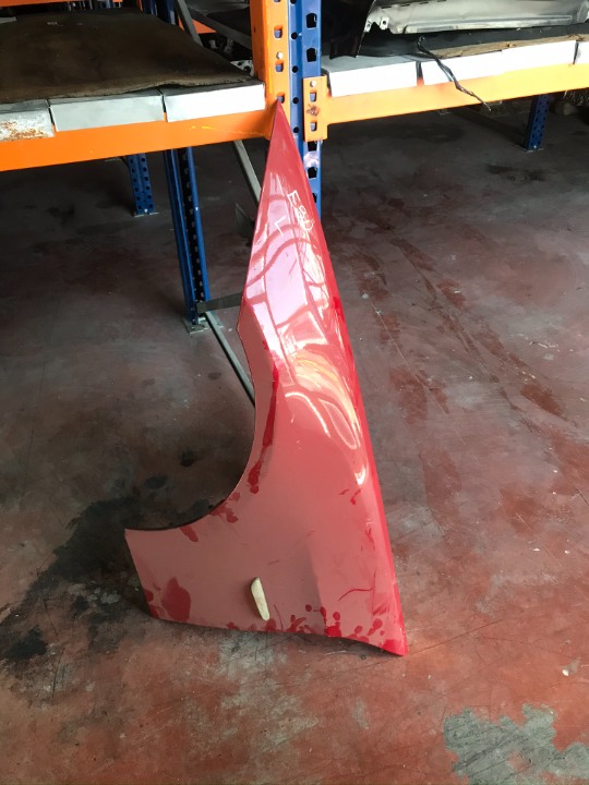 BMW E90 SOL ÖN ÇAMURLUK KIRMIZI ÇIKMA ORJİNAL